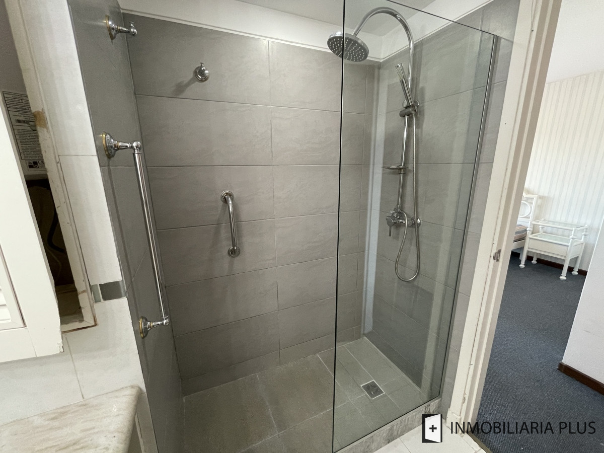 Apartamento ID.1314 - Alquiler de apartamento frente a la playa en Mansa con 4 Dormitorios, 4 Baños, con Parrillero, Gym, Juegos Infantiles, Garaje y más en Punta del Este
