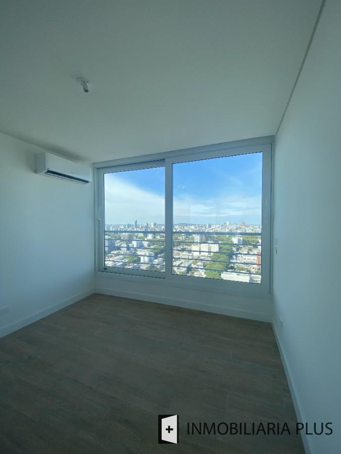 Apartamento ID.1740 - Venta de Apartamento de 3 dormitorios en Pocitos con terraza y 2 garajes en Montevideo