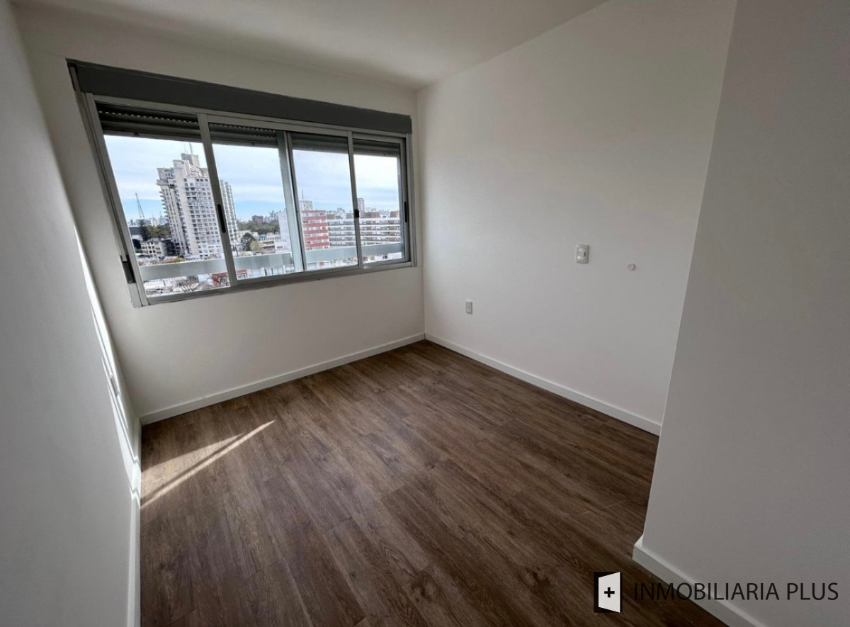 Apartamento ID.842 - VENTA de Apartamento en PARQUE BATLLE con 2 Dormitorios con cocina definida C842