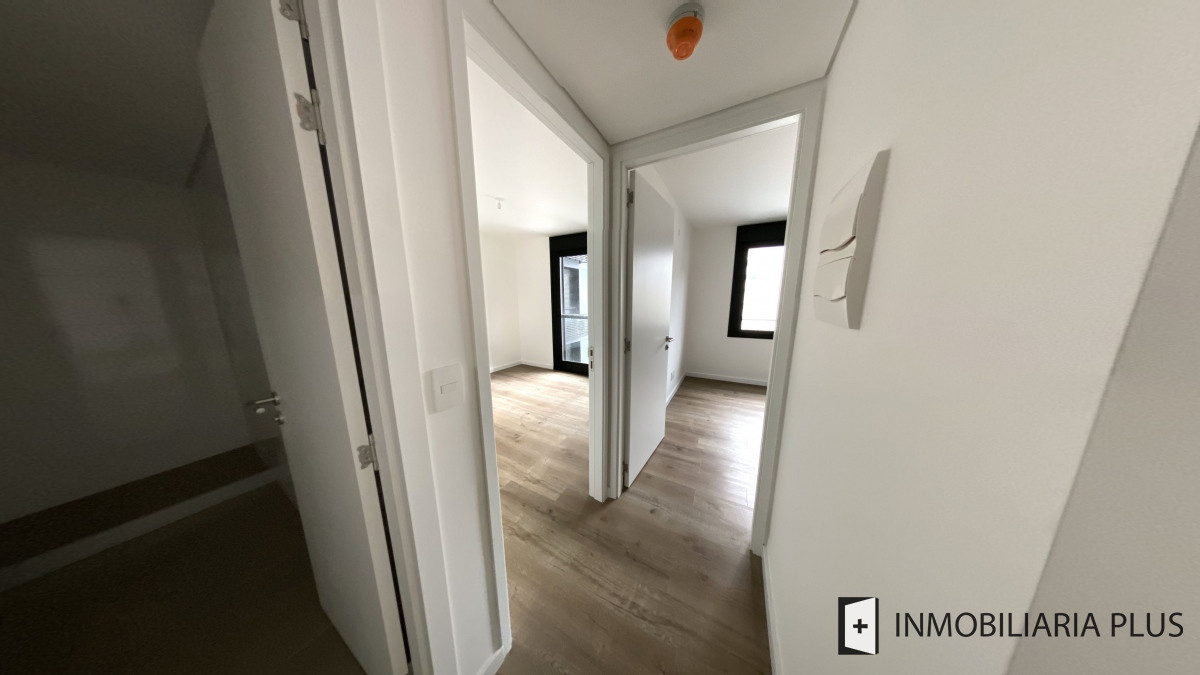 Apartamento ID.95 - Venta de Apartamento de 2 Dormitorios En El Centro Con Todos Los Servicios Frente A La Bahía De Montevideo C806-511P