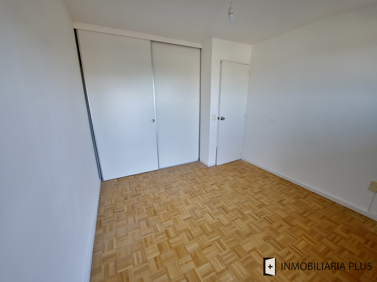 Apartamento ID.379 - Alquiler de Apartamento 1 Dormitorio en Malvín con Barbacoa C890 Acepta Mascotas