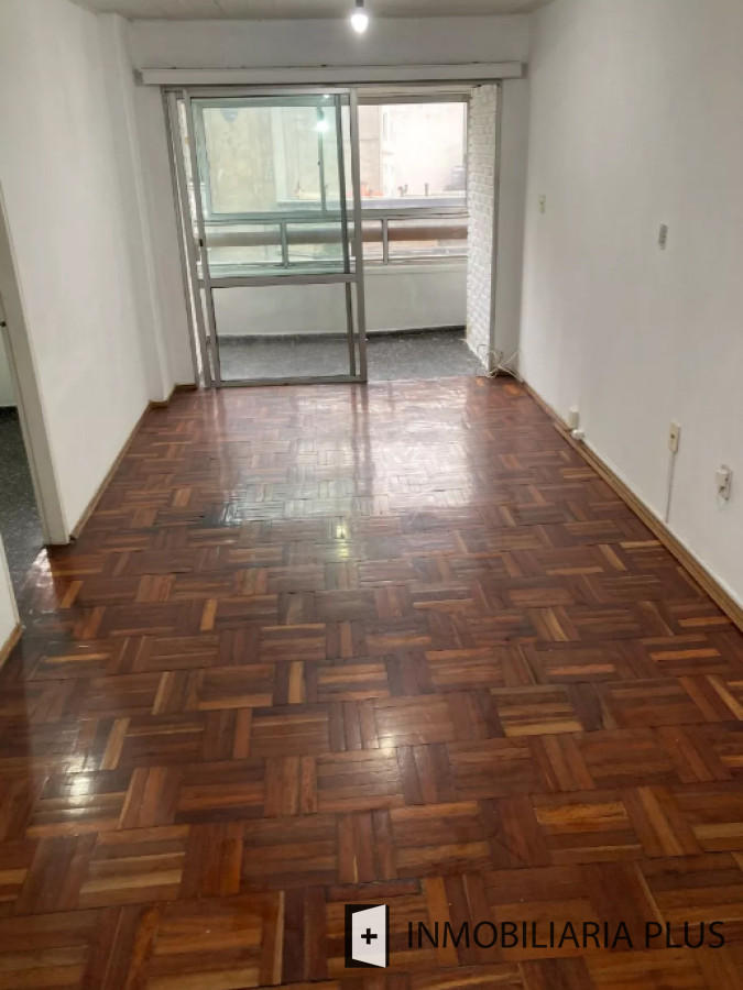 Apartamento ID.1200 - Alquiler de apartamento en el centro con 2 dormitorios con balcón a la calle en Montevideo