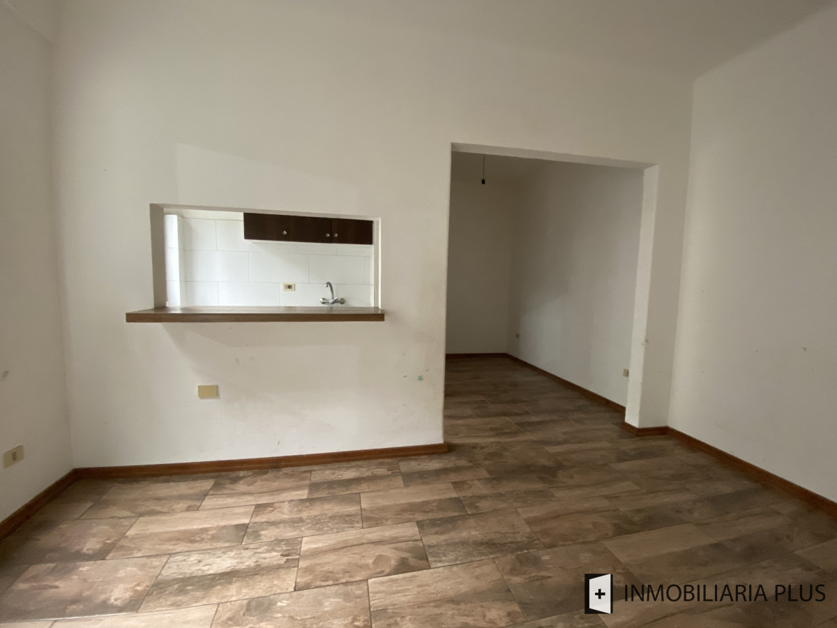 Apartamento ID.1135 - Apartamento en Venta reciclado de 2 Dormitorios en la Ciudad Vieja frente al Mercado del Puerto de Montevideo