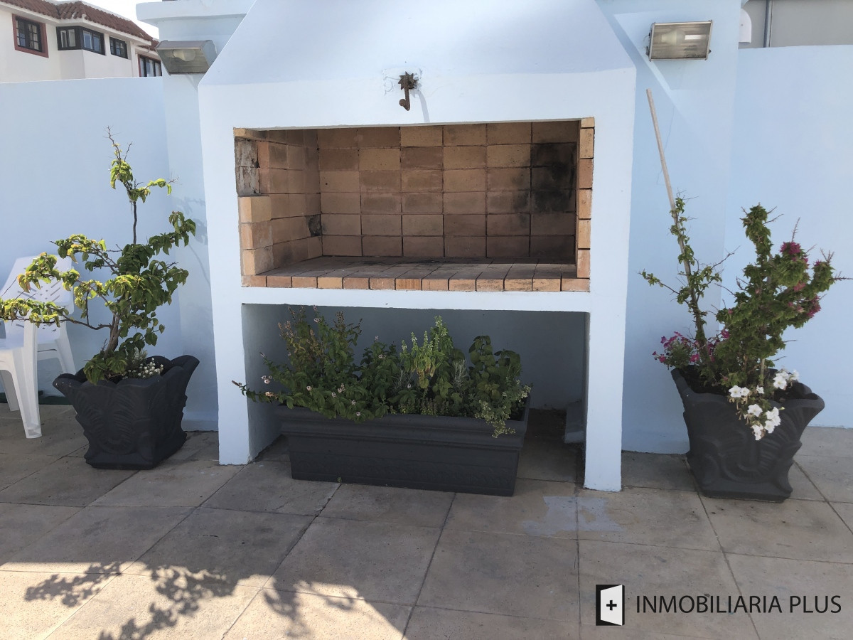 Apartamento ID.860 - Alquilo apartamento con PISCINA y parrillero propio para 4 personas a pasos del PUERTO de Puerto de Punta del Este C790A