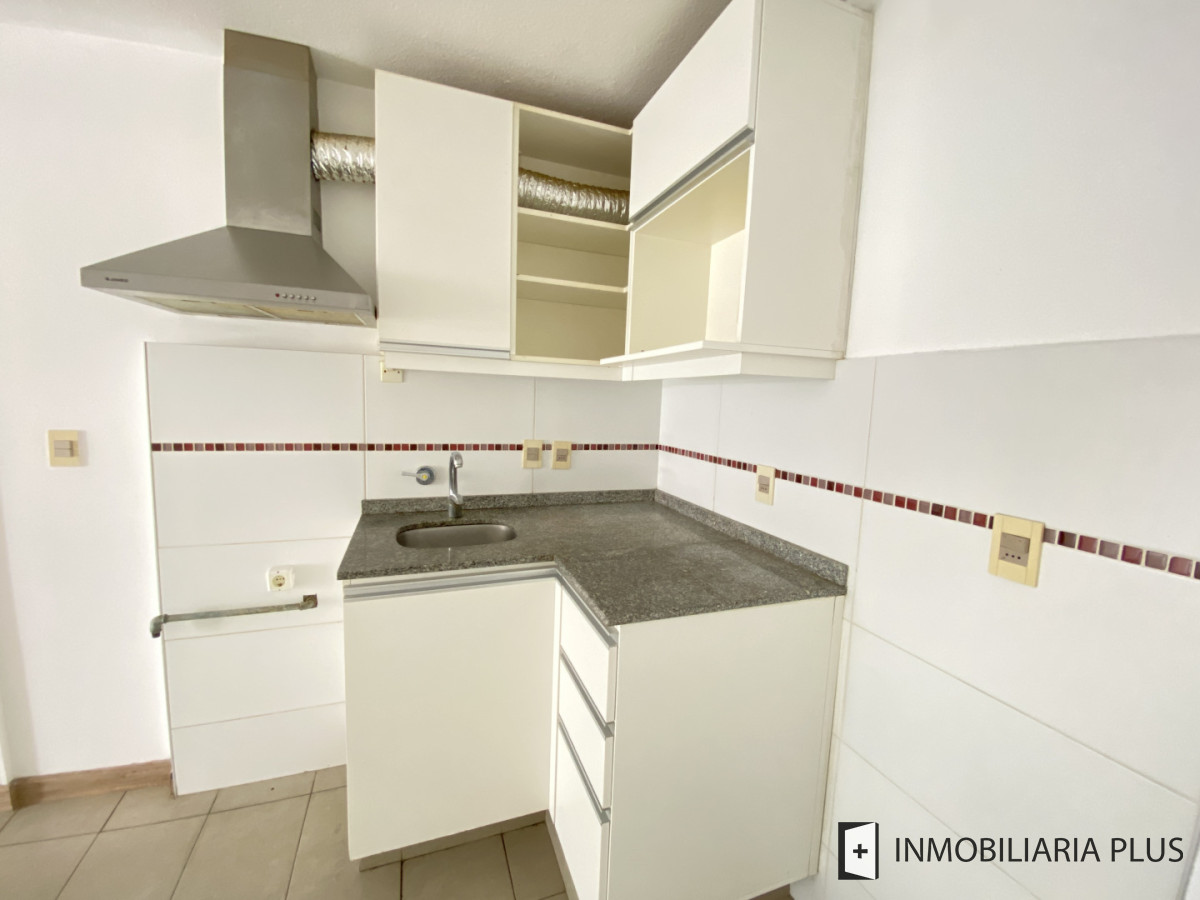 Apartamento ID.1599 - Apartamento de 2 dormitorios con Garaje en el Centro de Montevideo