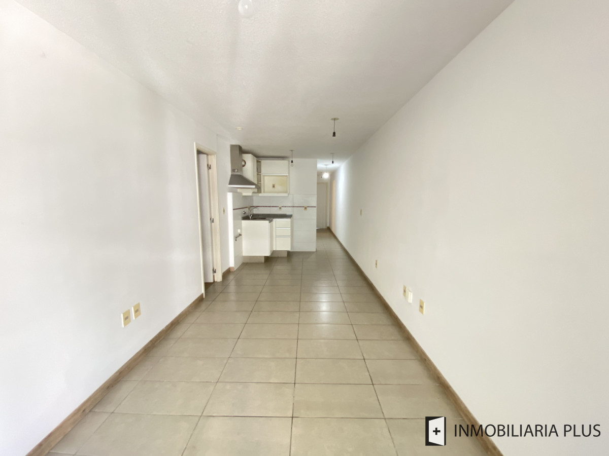 Apartamento ID.1599 - Apartamento de 2 dormitorios con Garaje en el Centro de Montevideo