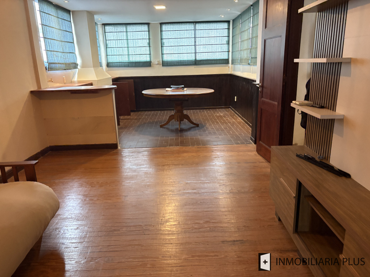 Apartamento ID.1449 - Venta de Penthouse de 1 Dormitorio y medio con Barbacoa Propia en el Centro de Montevideo sobre Av. 18 de Julio