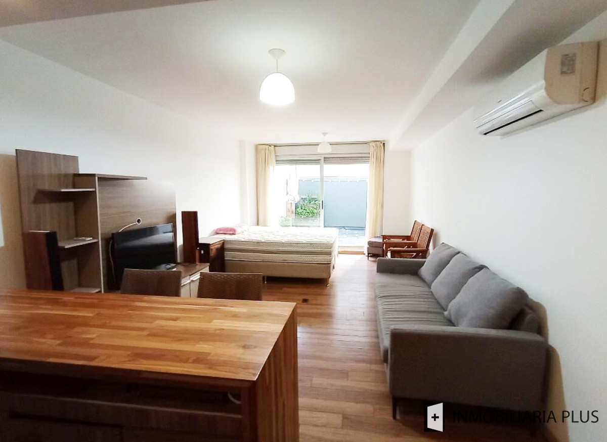 Apartamento ID.1521 - Alquiler de Monoambiente a pasos de la Rambla de Punta Carretas con patio interno privado y barbacoa