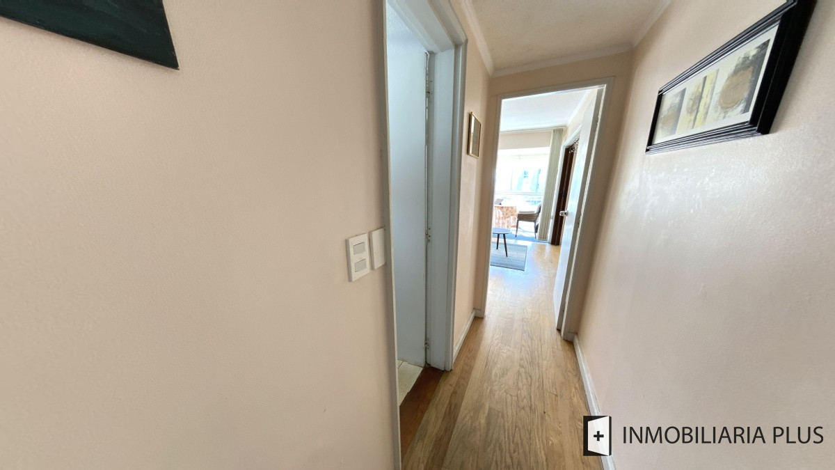 Apartamento ID.955 - Alquiler de Apartamento a pasos del puerto y la playa de Punta del Este con 2 dormitorios y piscina