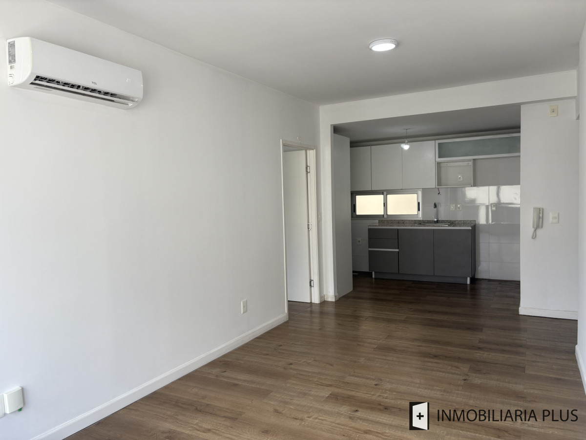 Apartamento ID.1494 - Alquiler de Apartamento de 1 Dormitorio con Garaje, Barbacoa, Solarium y más en Cordón a pasos de Av. 18 y la Intendencia de Montevideo