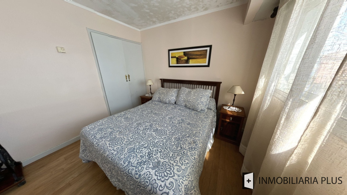Apartamento ID.955 - Alquiler de Apartamento a pasos del puerto y la playa de Punta del Este con 2 dormitorios y piscina