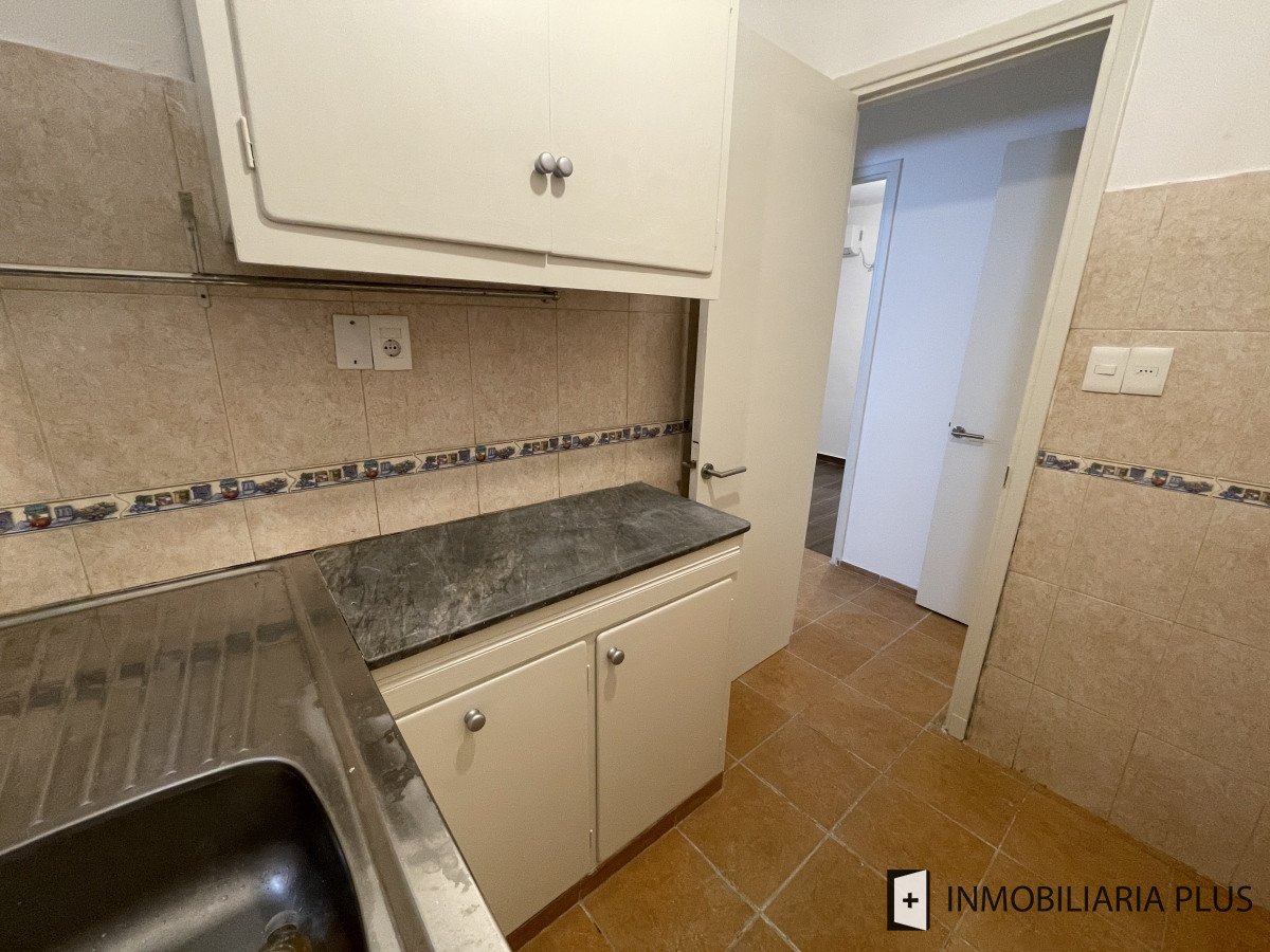 Apartamento ID.1343 - Alquiler de apartamento de 2 dormitorios reciclado en Brandzen y Paullie a 100 mts de 18 de Julio Montevideo