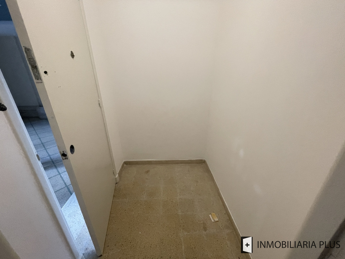 Apartamento ID.1343 - Alquiler de apartamento de 2 dormitorios reciclado en Brandzen y Paullie a 100 mts de 18 de Julio Montevideo