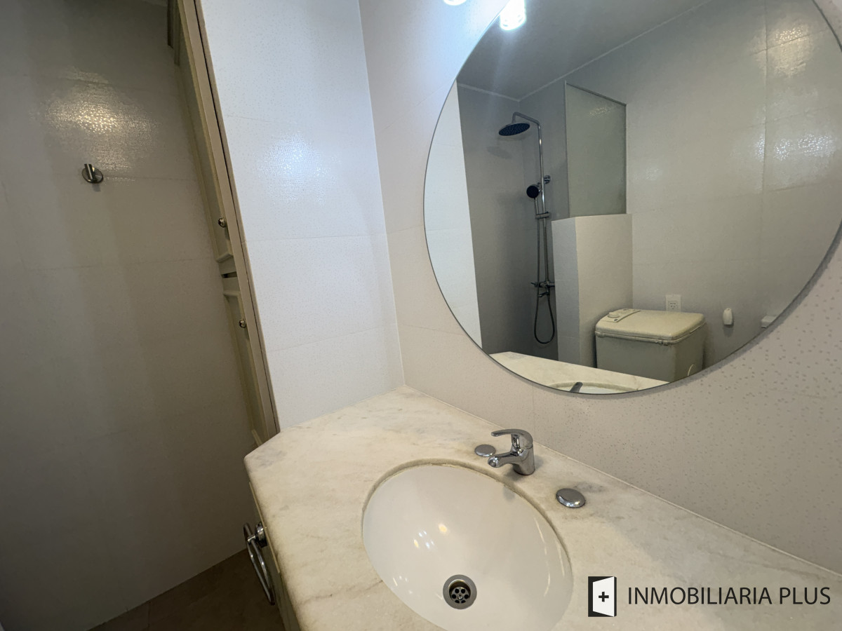 Apartamento ID.860 - Alquilo apartamento con PISCINA y parrillero propio para 4 personas a pasos del PUERTO de Puerto de Punta del Este C790A