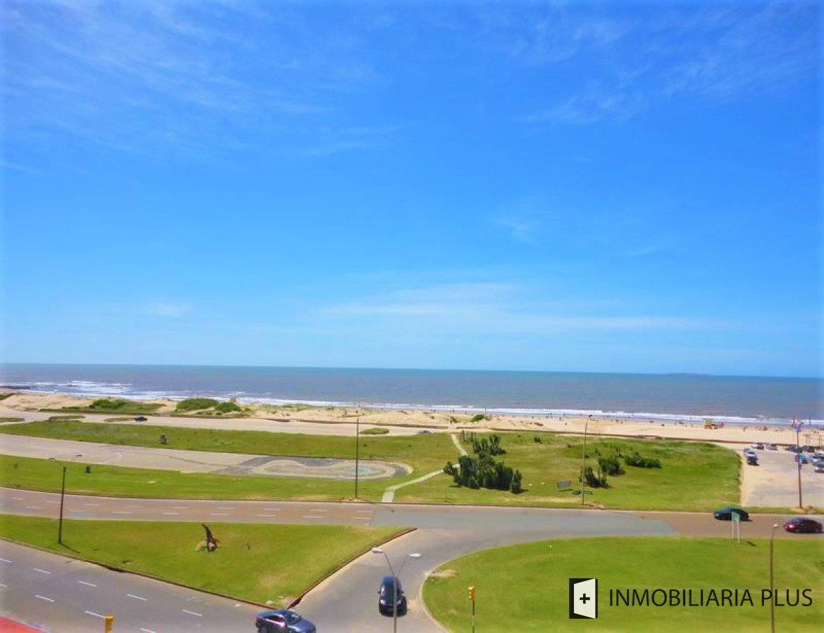 Apartamento ID.1026 - Apartamento en Venta de 3 Dormitorios frente al Mar y los dedos en la Península de Punta del Este