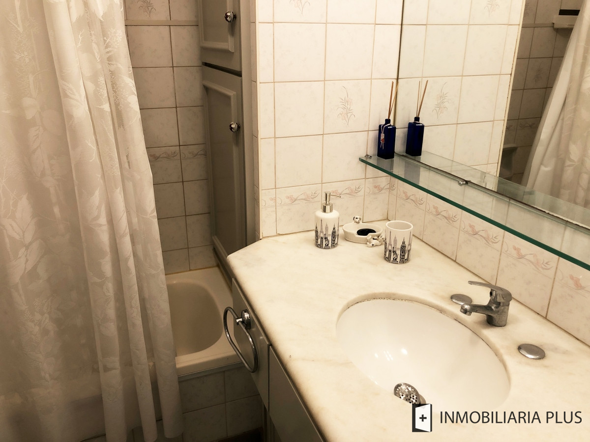 Apartamento ID.860 - Alquilo apartamento con PISCINA y parrillero propio para 4 personas a pasos del PUERTO de Puerto de Punta del Este C790A