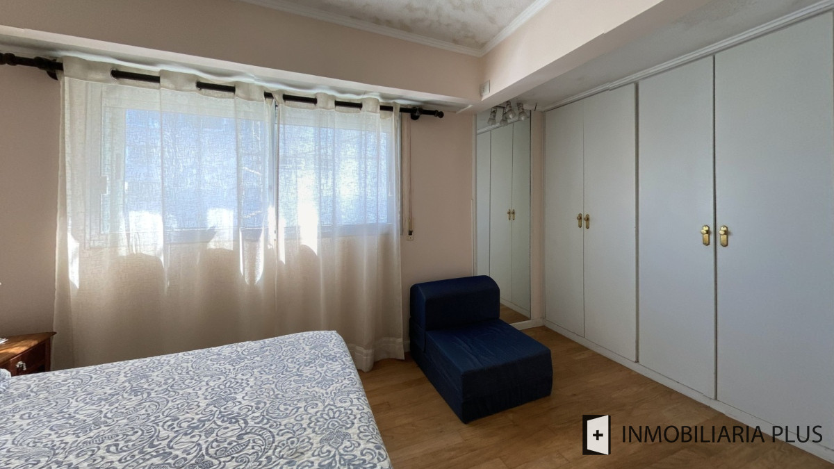 Apartamento ID.955 - Alquiler de Apartamento a pasos del puerto y la playa de Punta del Este con 2 dormitorios y piscina