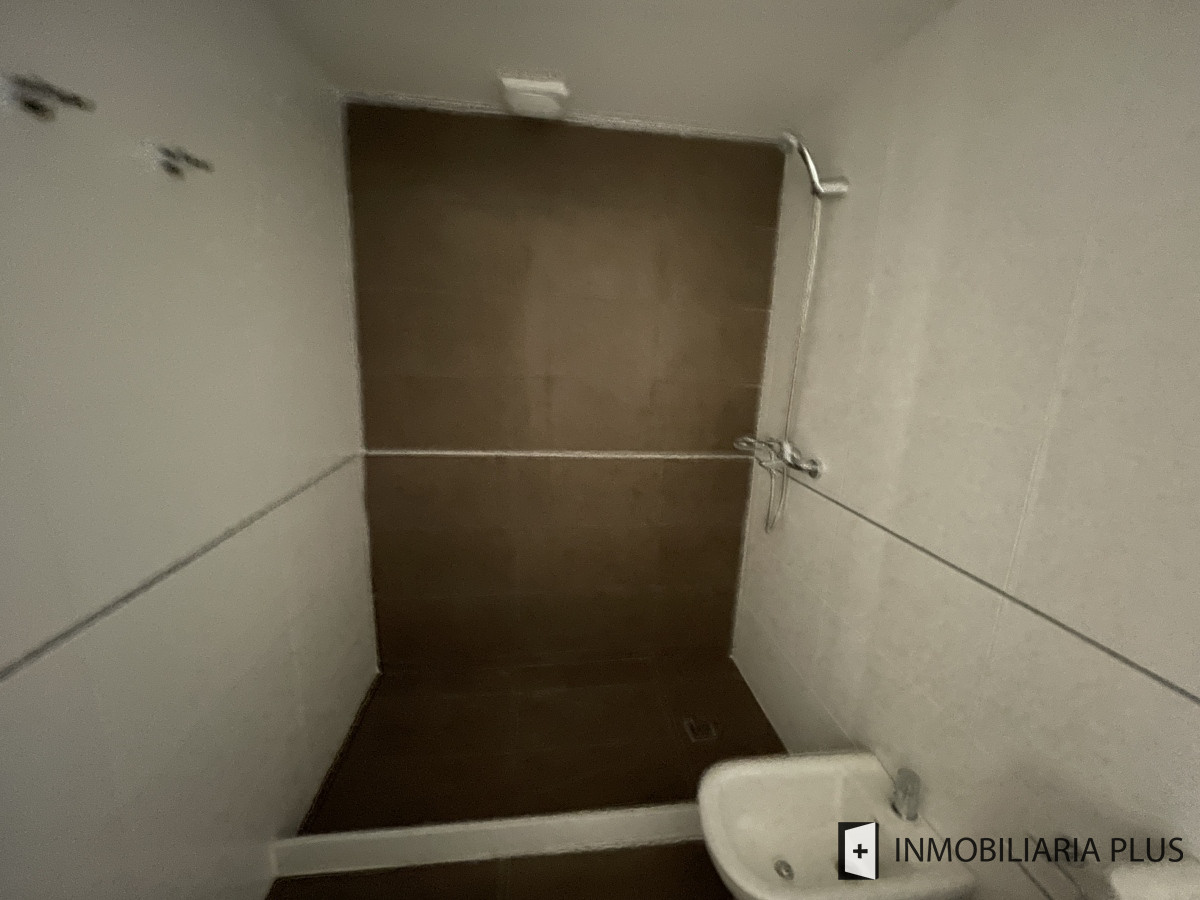 Apartamento ID.1164 - Alquiler de Apartamento en Aguada de 2 Dormitorios al Frente en Montevideo