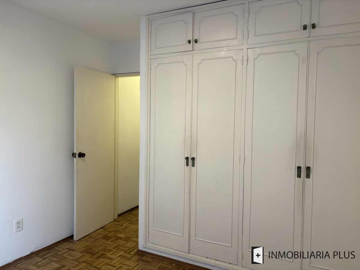 Apartamento ID.1475 - Venta de Apartamento de 3 Dormitorios 2 baños, Lavadero y Garaje en el centro de Montevideo