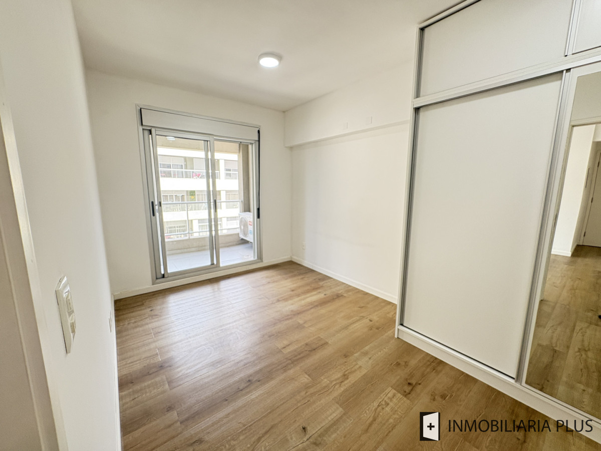 Apartamento ID.1494 - Alquiler de Apartamento de 1 Dormitorio con Garaje, Barbacoa, Solarium y más en Cordón a pasos de Av. 18 y la Intendencia de Montevideo