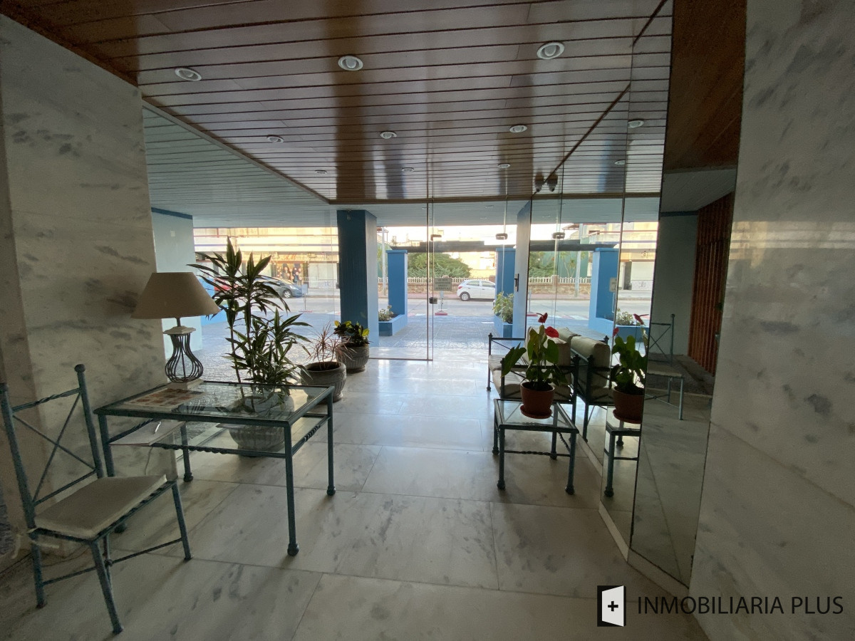 Apartamento ID.955 - Alquiler de Apartamento a pasos del puerto y la playa de Punta del Este con 2 dormitorios y piscina