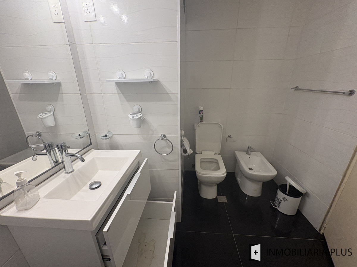 Apartamento ID.1475 - Venta de Apartamento de 3 Dormitorios 2 baños, Lavadero y Garaje en el centro de Montevideo