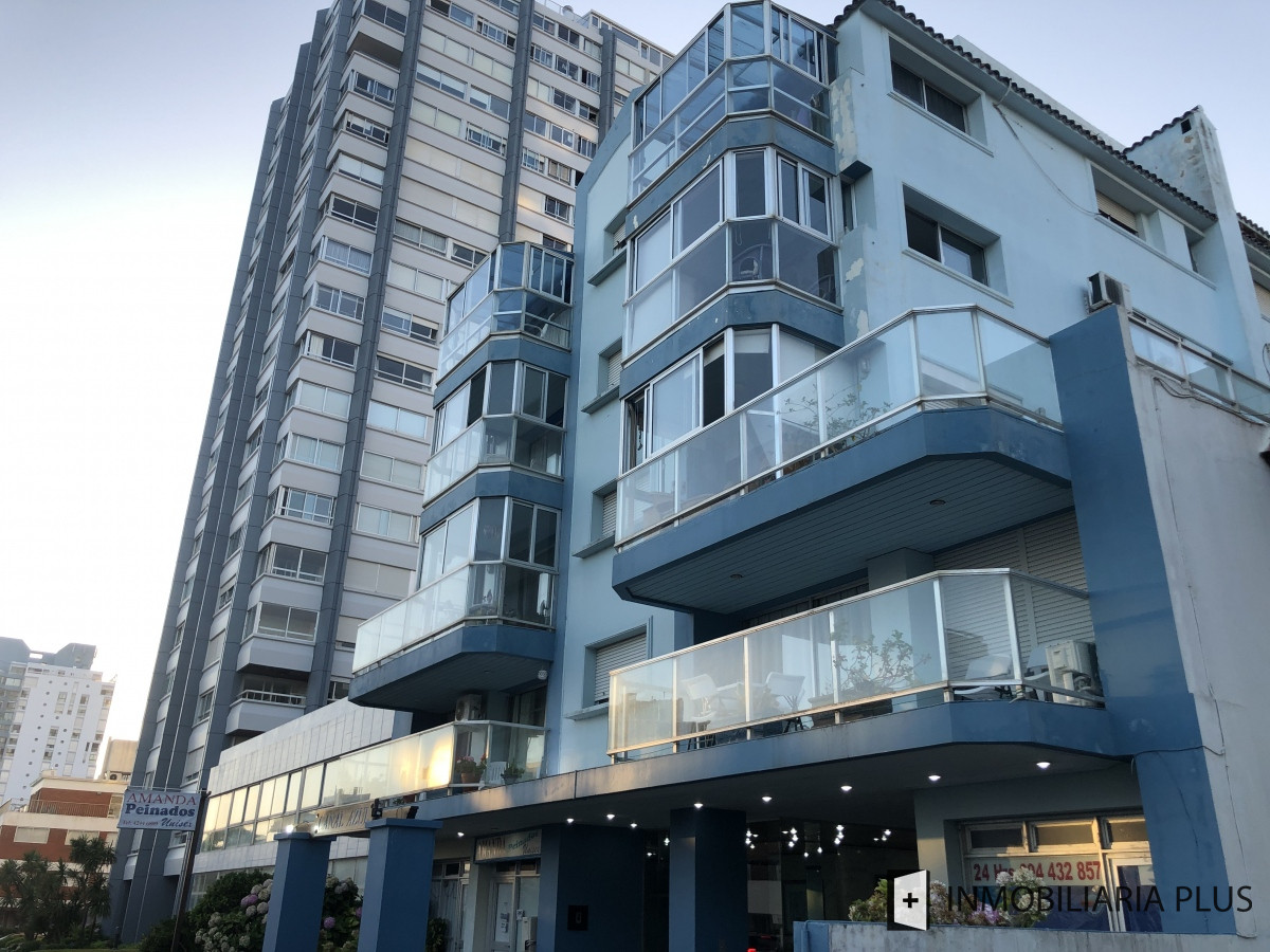 Apartamento ID.860 - Alquilo apartamento con PISCINA y parrillero propio para 4 personas a pasos del PUERTO de Puerto de Punta del Este C790A