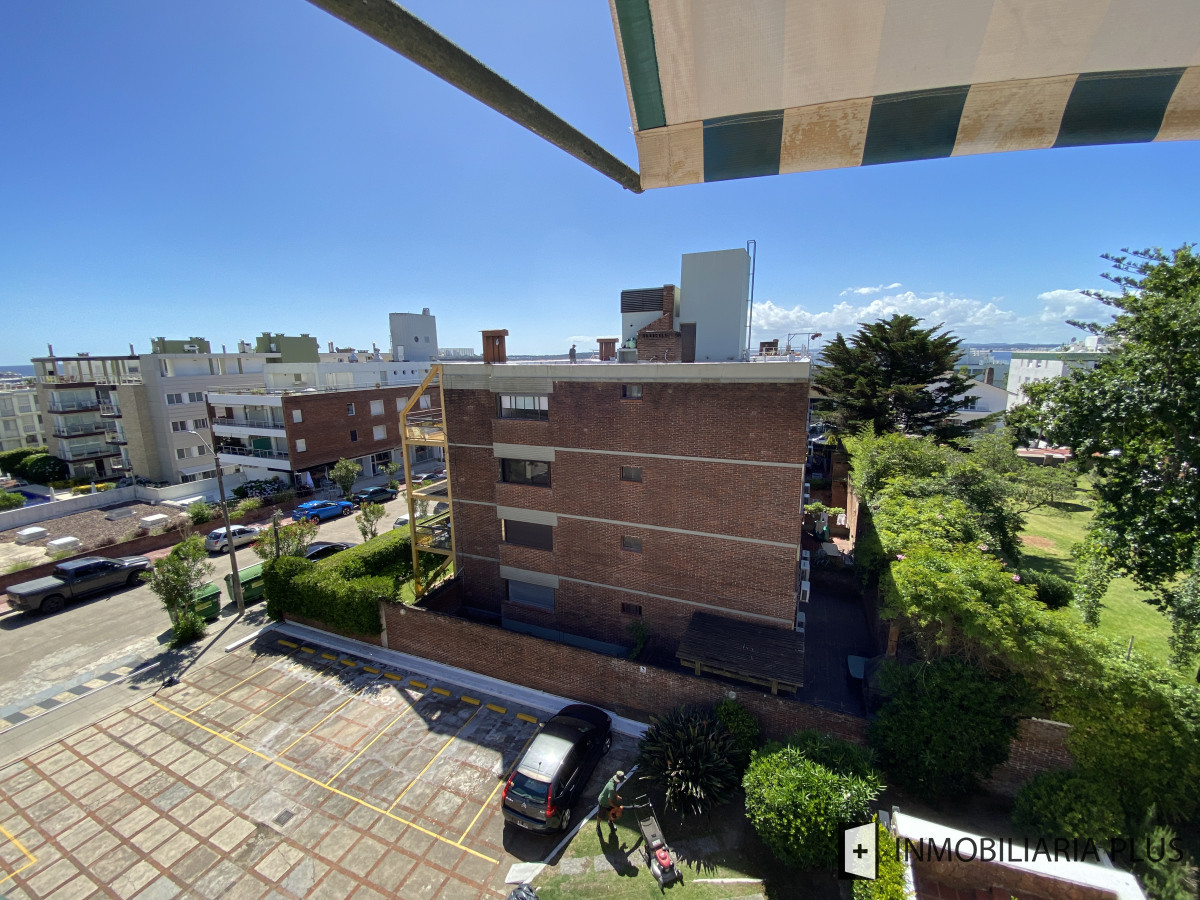 Apartamento ID.1388 - Alquiler de Apartamento de 3 Dormitorios, Garaje y 2 Baños en la península de Punta del Este