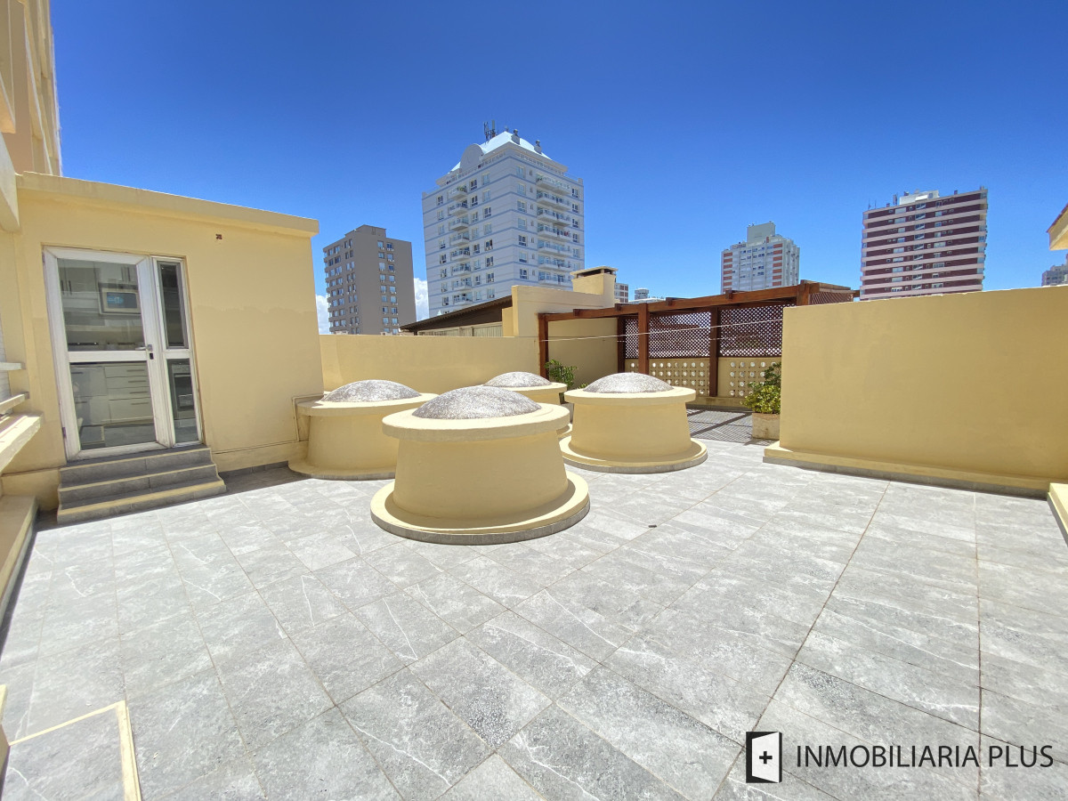 Apartamento ID.962 - Venta de Apartamento de 160 m2 en la Península a 200 MTS del MAR con Garaje, Gym y más en Punta del Este