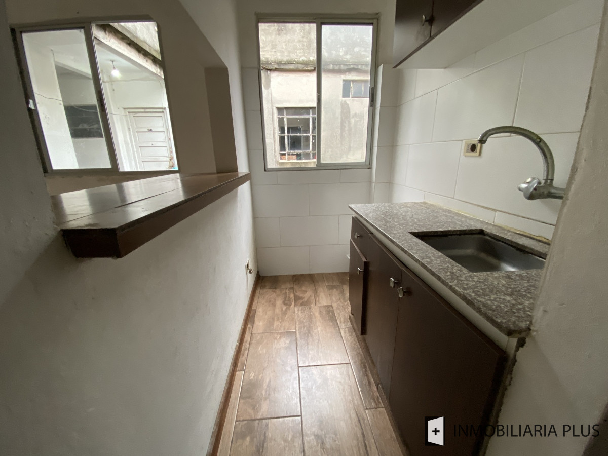 Apartamento ID.1135 - Apartamento en Venta reciclado de 2 Dormitorios en la Ciudad Vieja frente al Mercado del Puerto de Montevideo