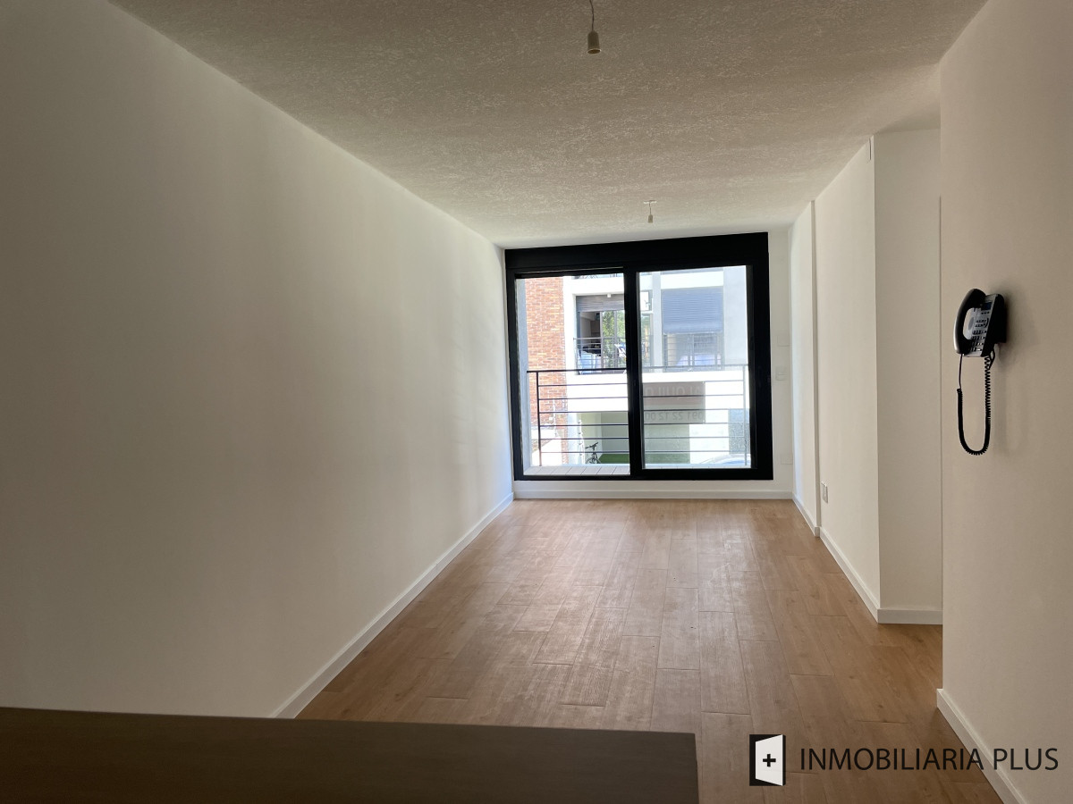 Apartamento ID.1164 - Alquiler de Apartamento en Aguada de 2 Dormitorios al Frente en Montevideo