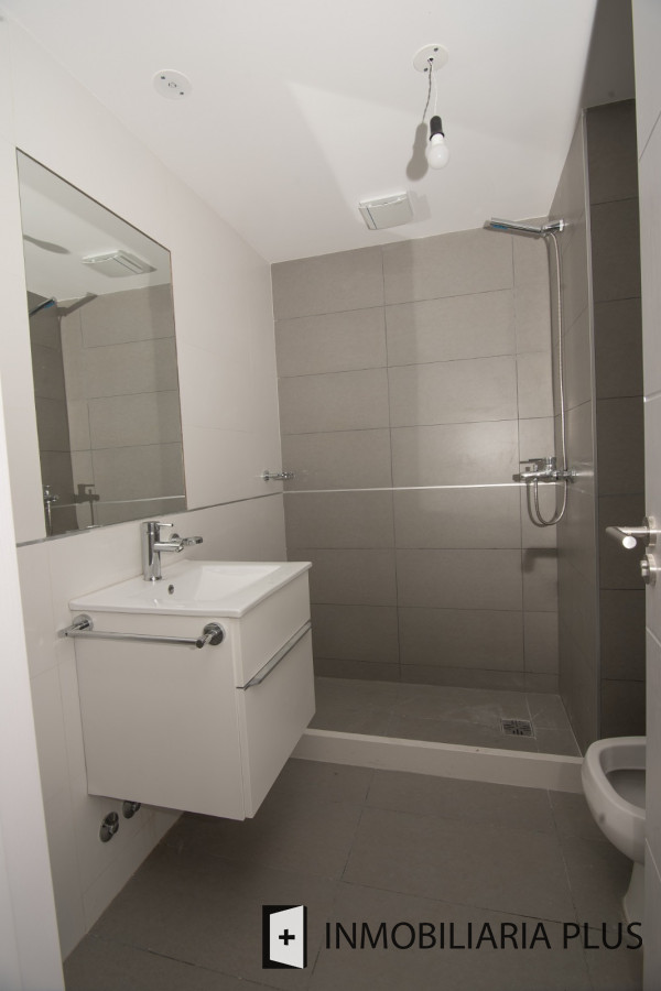 Apartamento ID.324 - Apartamento de 2 Dorm u Oficina en el Centro de Montevideo con 93m2 C827-101