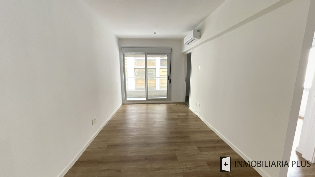 Apartamento ID.415 - Venta de Apartamento Sobre 18 de Julio 1 Dormitorio con Barbacoa, Gym Abierto, Camaras de Seguridad C804-906P
