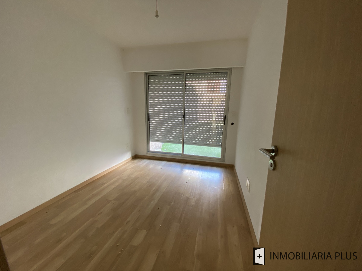 Apartamento ID.958 - Alquiler de Apartamento en Cordón SUR 2 Dormitorios al frente con GRAN FONDO, garaje, barbacoa y más