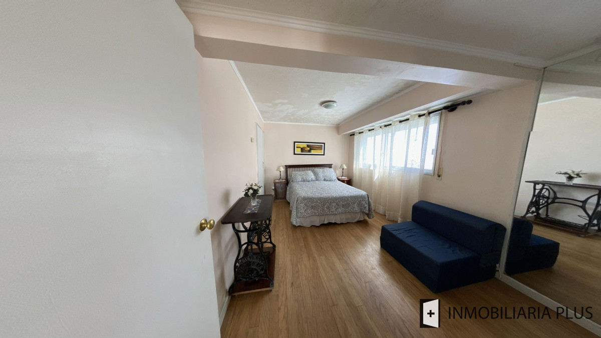 Apartamento ID.955 - Alquiler de Apartamento a pasos del puerto y la playa de Punta del Este con 2 dormitorios y piscina