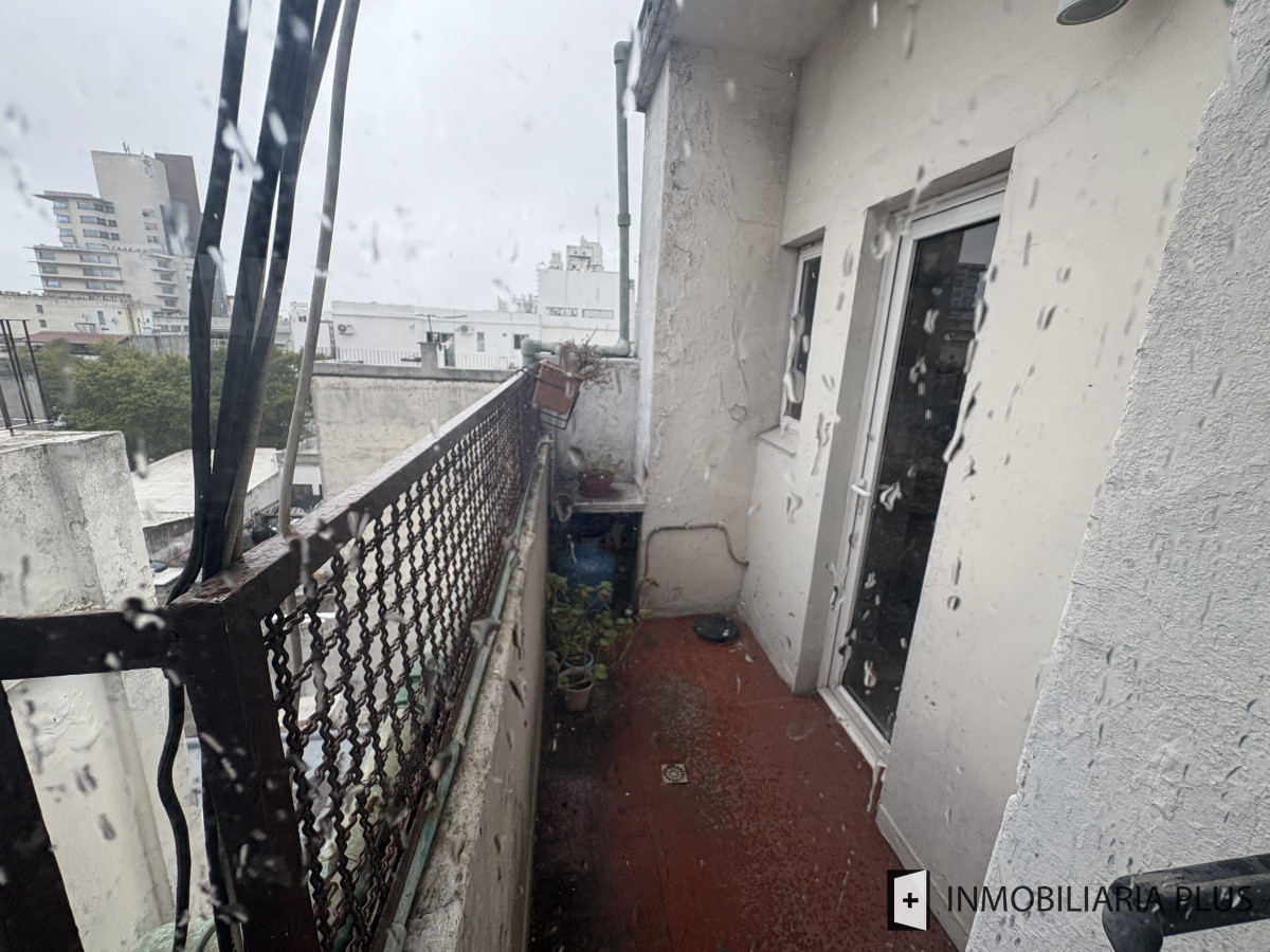 Apartamento ID.1449 - Venta de Penthouse de 1 Dormitorio y medio con Barbacoa Propia en el Centro de Montevideo sobre Av. 18 de Julio