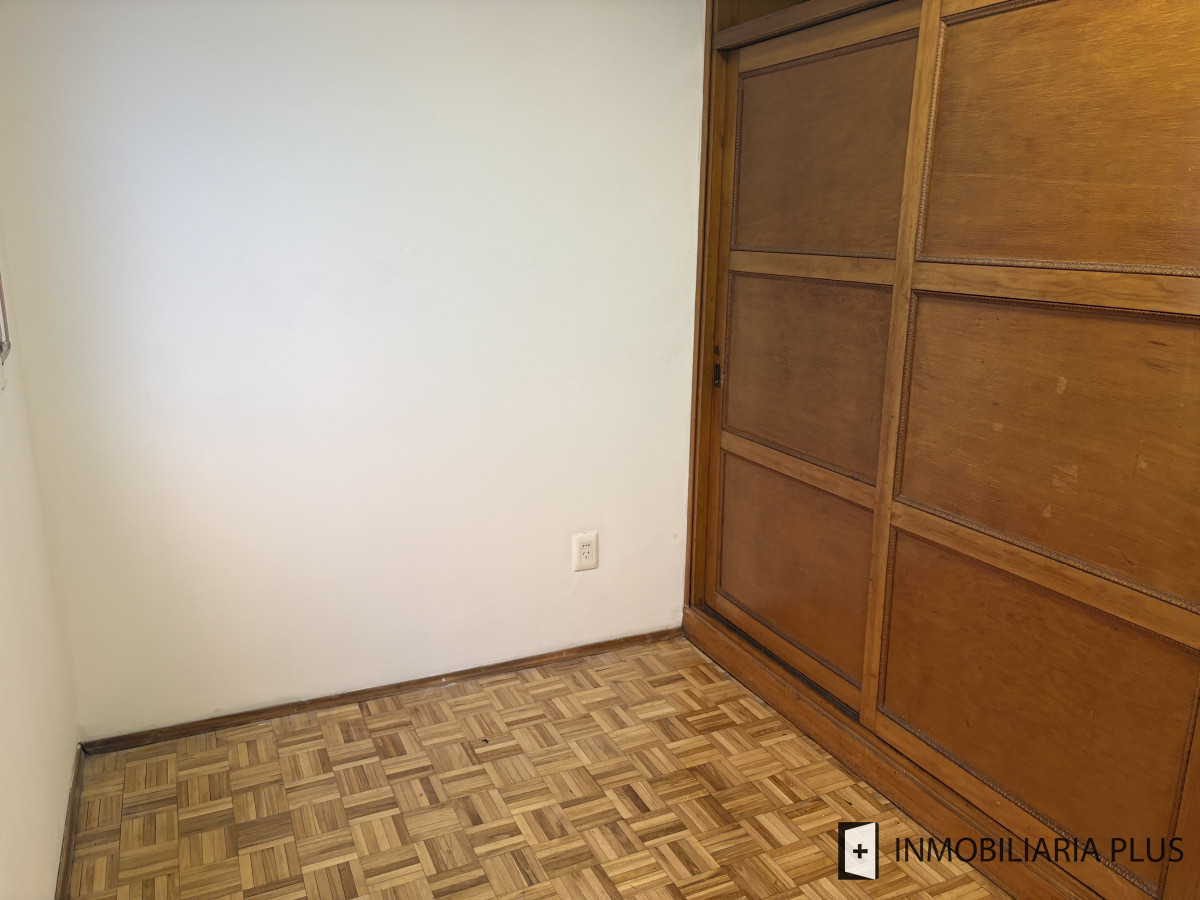 Apartamento ID.1475 - Venta de Apartamento de 3 Dormitorios 2 baños, Lavadero y Garaje en el centro de Montevideo