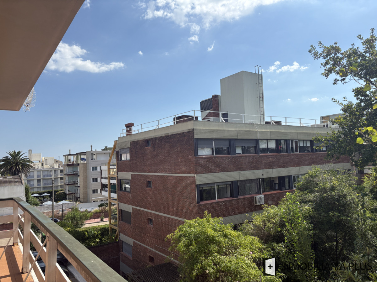 Apartamento ID.1410 - Alquiler de Apartamento de 3 Dormitorios 2 Garajes y 2 baños en la Península de Punta del Este