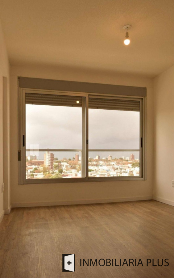 Apartamento ID.852 - Alquiler Apartamento en Parque Batlle con 3 dormitorios Cochera, Terraza Lavadero, Parrillero y Más