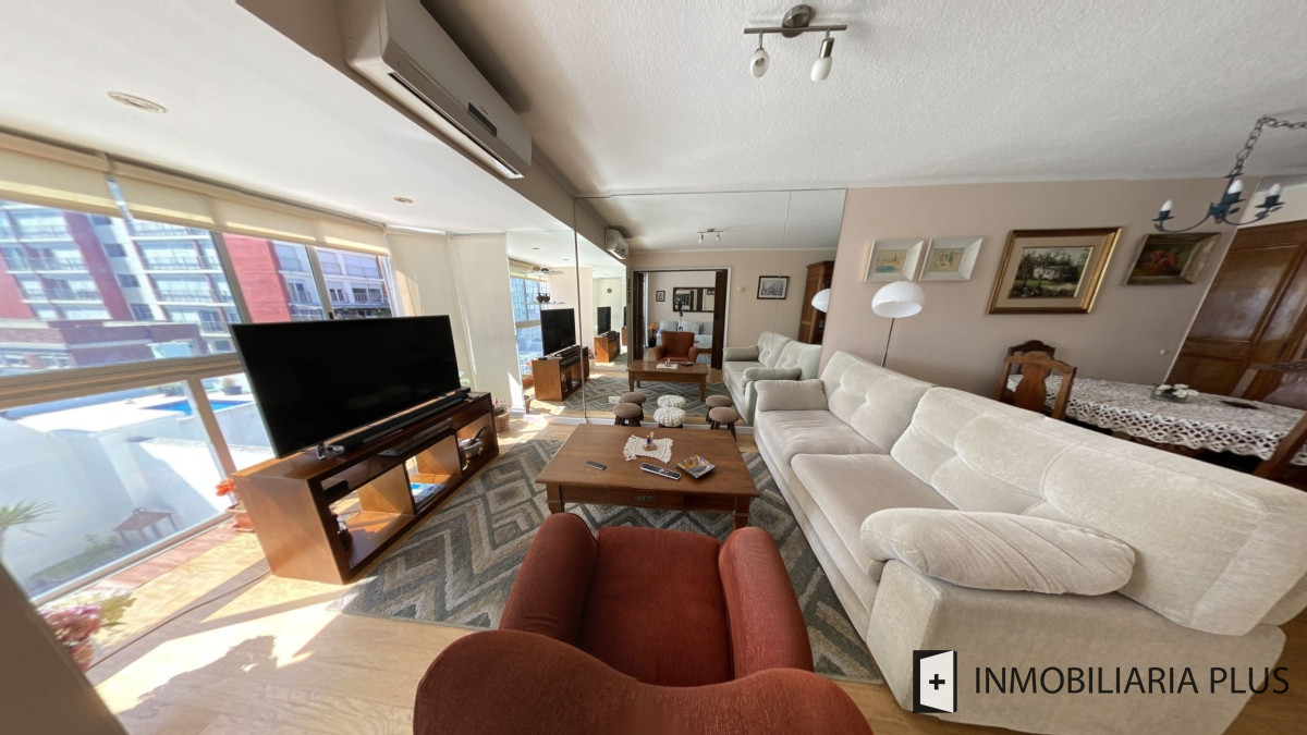 Apartamento ID.955 - Alquiler de Apartamento a pasos del puerto y la playa de Punta del Este con 2 dormitorios y piscina
