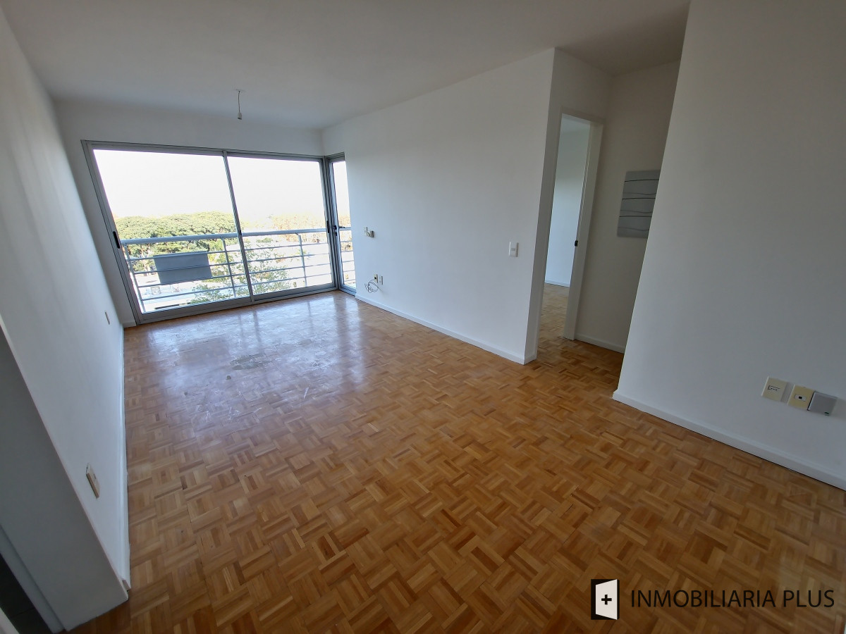 Apartamento ID.379 - Alquiler de Apartamento 1 Dormitorio en Malvín con Barbacoa C890 Acepta Mascotas