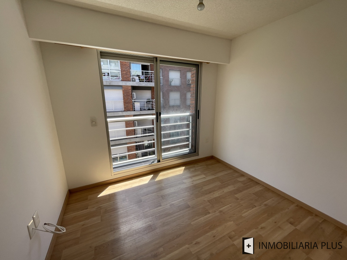 Apartamento ID.1109 - Venta de Apartamento de 2 Dormitorios en Tres Cruces, con Barbacoa, Juegos Infantiles y más 