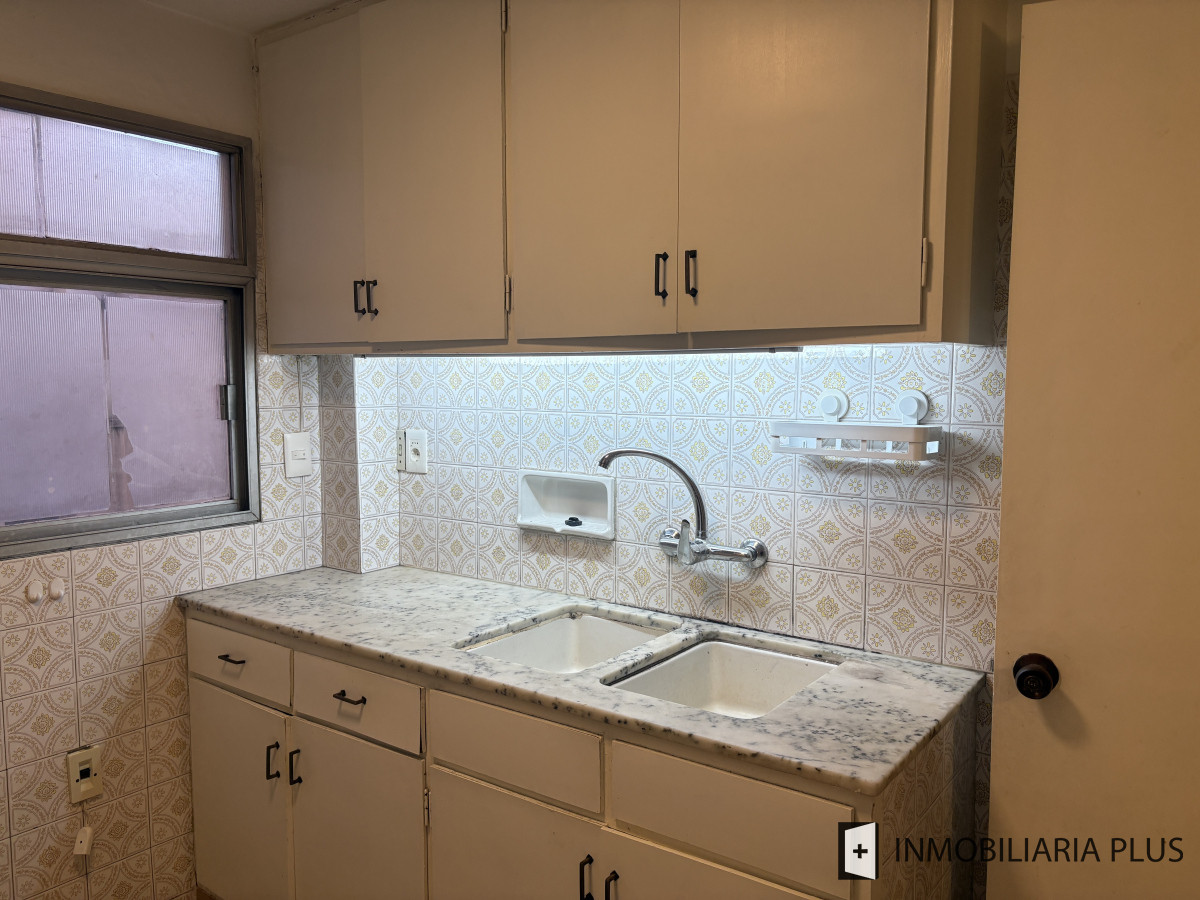 Apartamento ID.1475 - Venta de Apartamento de 3 Dormitorios 2 baños, Lavadero y Garaje en el centro de Montevideo