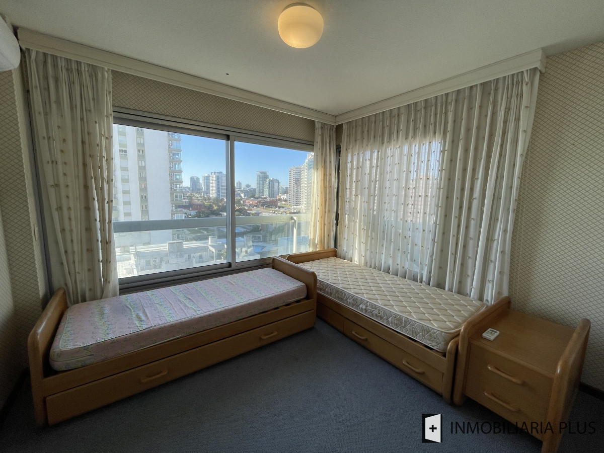 Apartamento ID.1314 - Alquiler de apartamento frente a la playa en Mansa con 4 Dormitorios, 4 Baños, con Parrillero, Gym, Juegos Infantiles, Garaje y más en Punta del Este