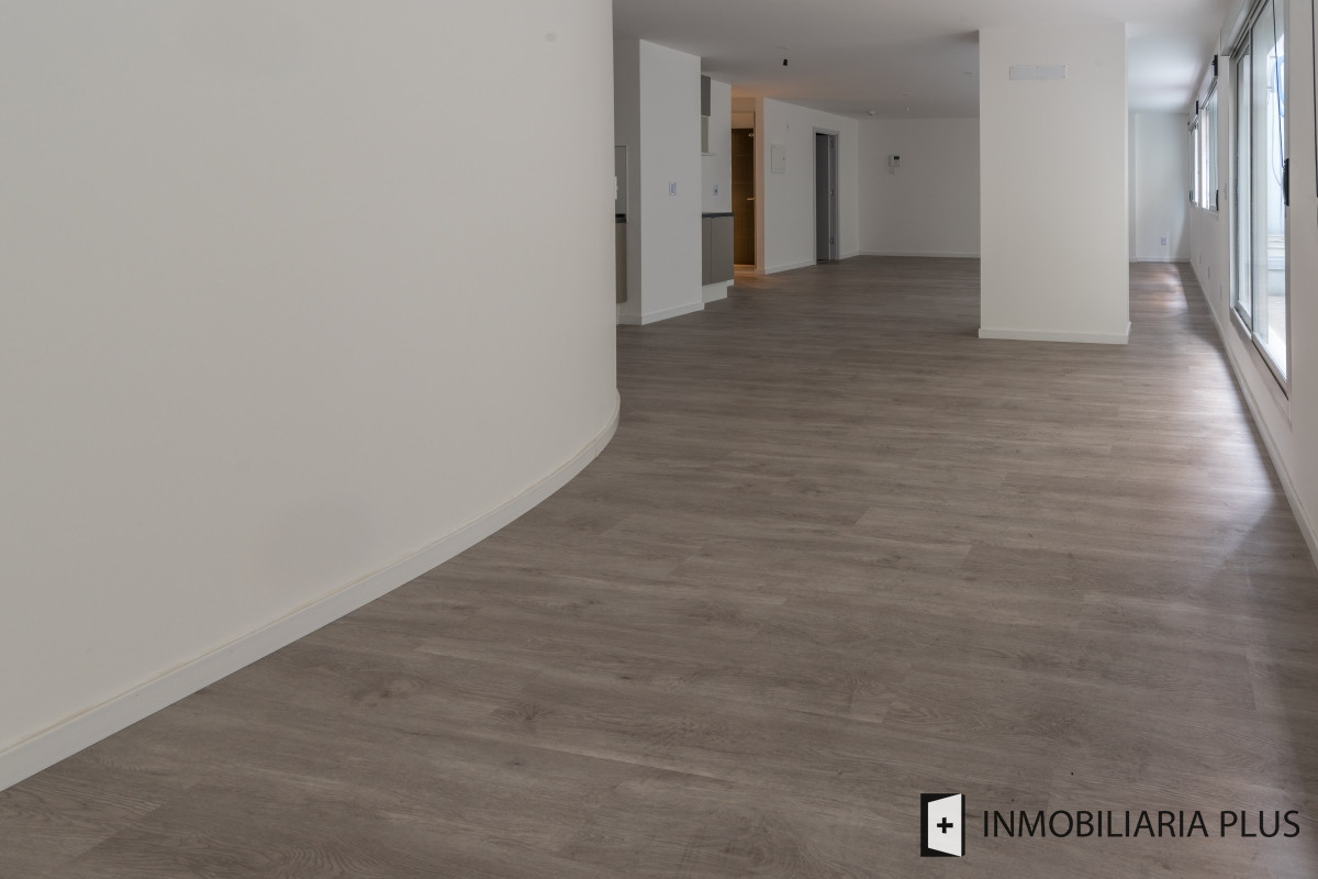 Apartamento ID.324 - Apartamento de 2 Dorm u Oficina en el Centro de Montevideo con 93m2 C827-101