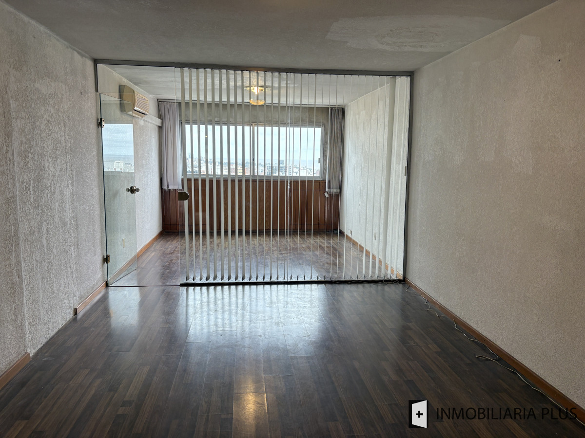 Apartamento ID.1471 - Alquiler de Monoambiente amplio u oficina sobre Av. 18 de Julio en Cordón a pasos de la Facultad de Derecho de Montevideo