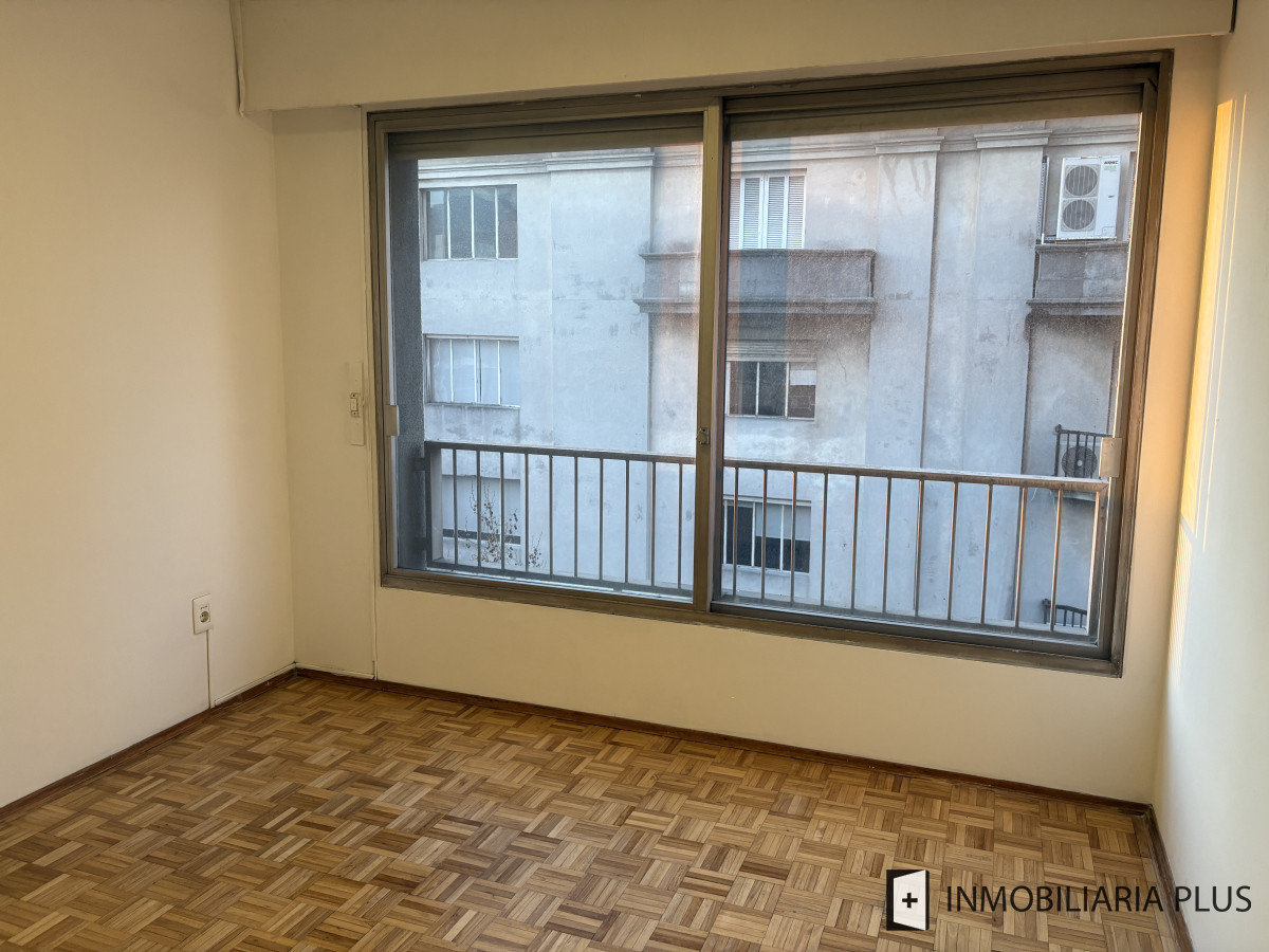 Apartamento ID.1475 - Venta de Apartamento de 3 Dormitorios 2 baños, Lavadero y Garaje en el centro de Montevideo