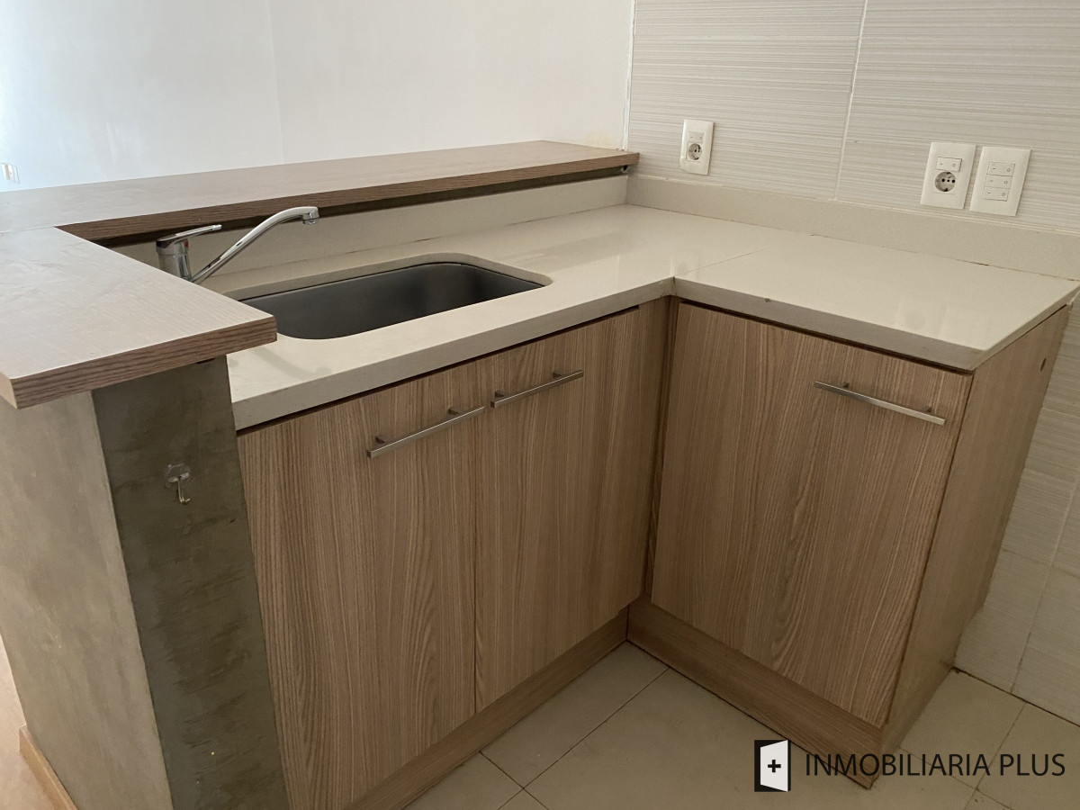 Apartamento ID.958 - Alquiler de Apartamento en Cordón SUR 2 Dormitorios al frente con GRAN FONDO, garaje, barbacoa y más