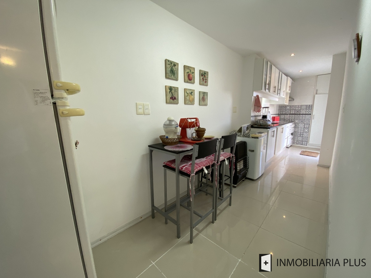 Apartamento ID.962 - Venta de Apartamento de 160 m2 en la Península a 200 MTS del MAR con Garaje, Gym y más en Punta del Este