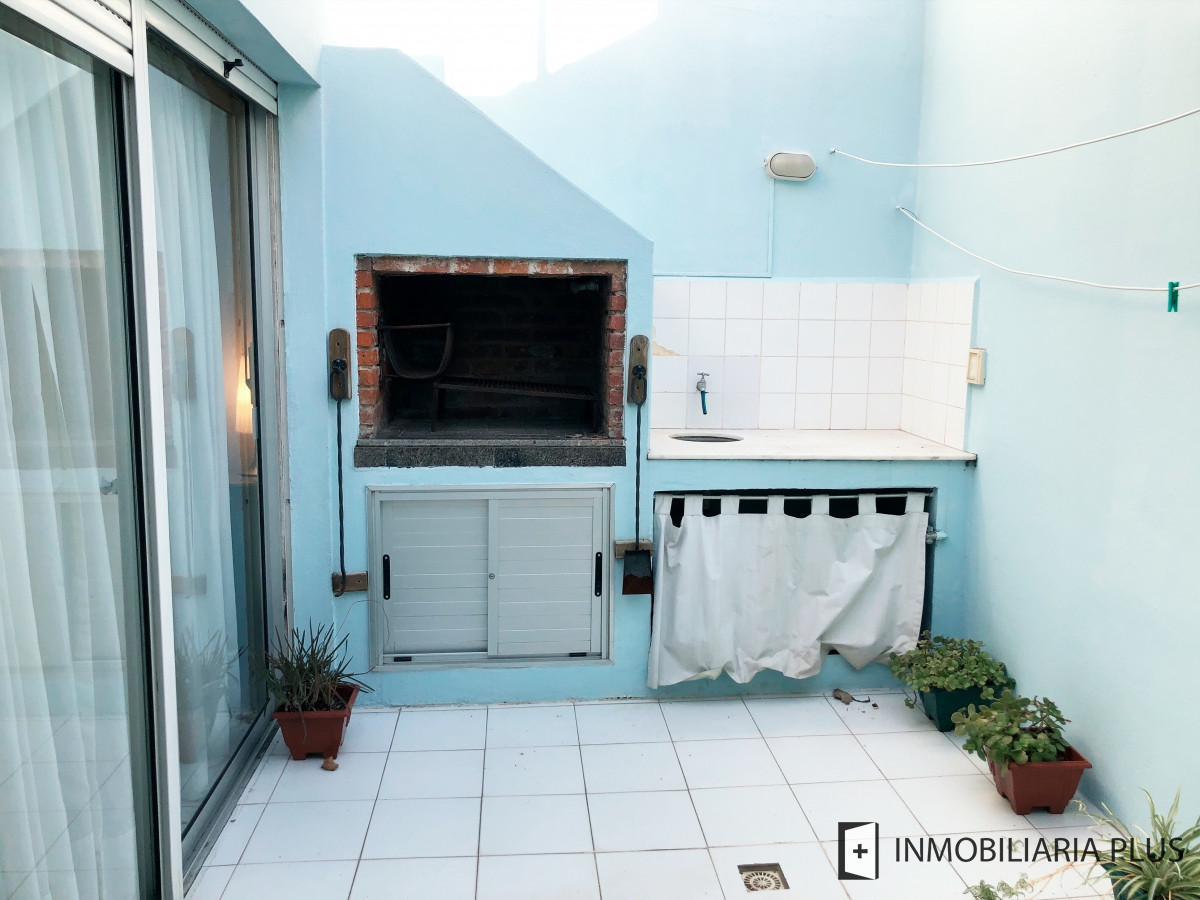 Apartamento ID.860 - Alquilo apartamento con PISCINA y parrillero propio para 4 personas a pasos del PUERTO de Puerto de Punta del Este C790A